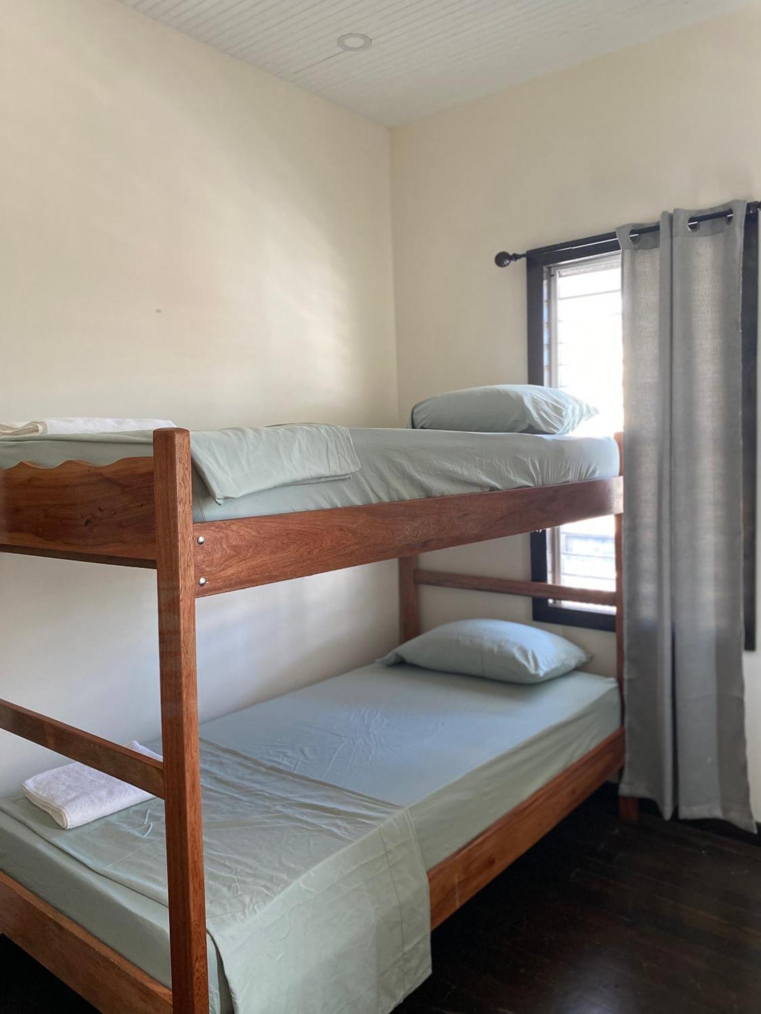 Travelart Backpackers Hostel Belize City Room photo