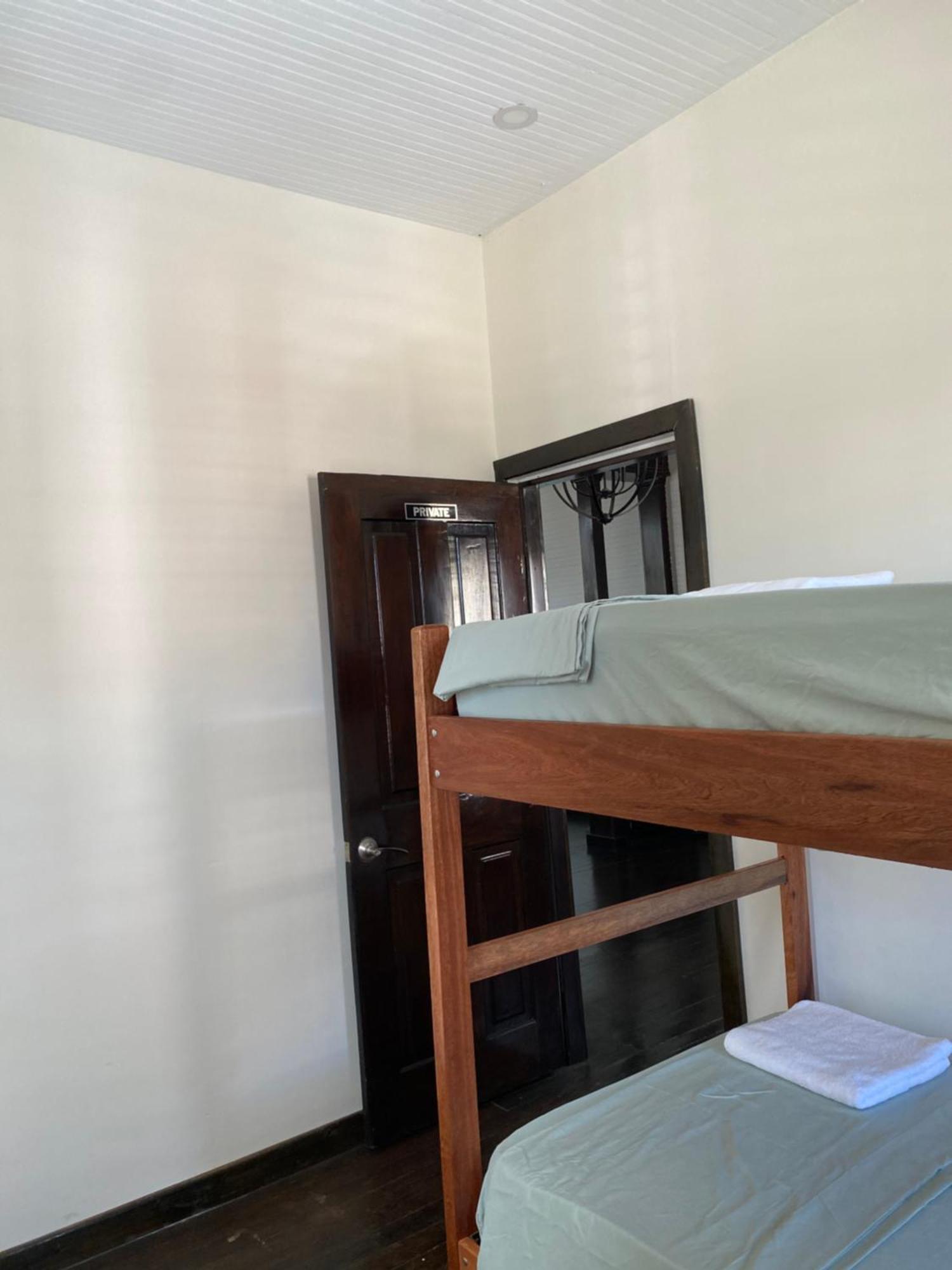 Travelart Backpackers Hostel Belize City Room photo