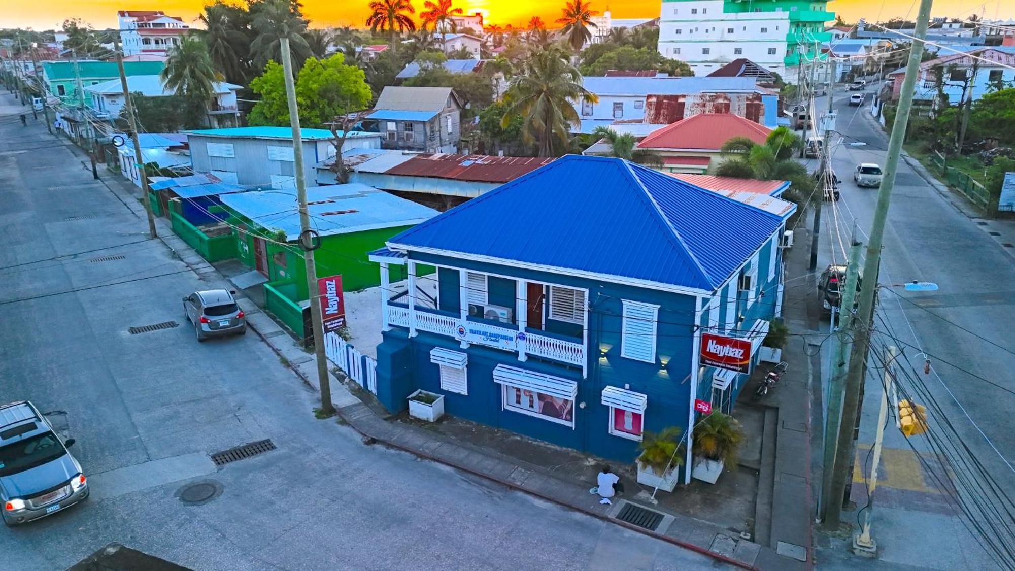 Travelart Backpackers Hostel Belize City Exterior photo